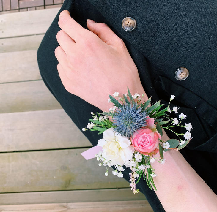corsage - håndleddbukett - av blomster