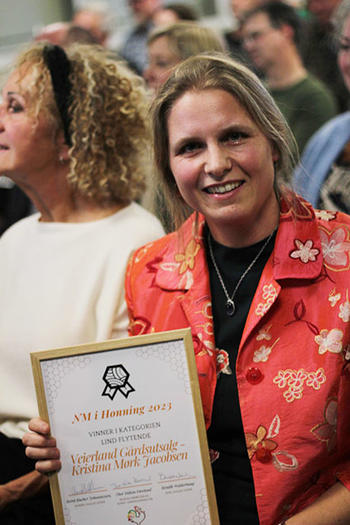 Kristina Mørk Jacobsen fra Veierland Gårdsutsalg vant i kategorien flytende lindehonning og beste landsdelshonning Østlandet. 